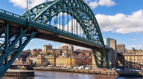 The Tyne Bridge: A Majestic Steel Icon Connecting History and Modernity!